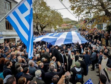 «Ζήτω η Βόρειος Ήπειρος»: Δείτε βίντεο με τους Έλληνες να ζητούν αυτονομία στο μνημόσυνο του Κ.Κατσίφα